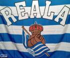 Флаг Реал Сосьедад, состоящий из четырех полос синего и три белые все такой же ширины, слово REALA и логотип
